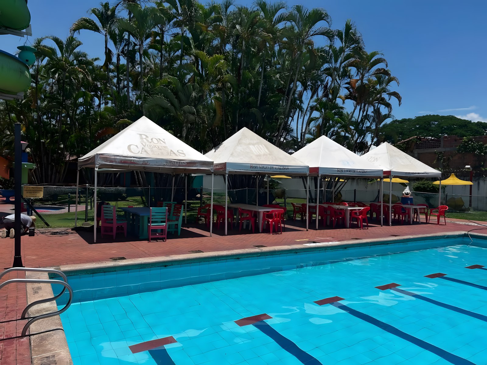 Piscina semiolímpica de Las Pirámides